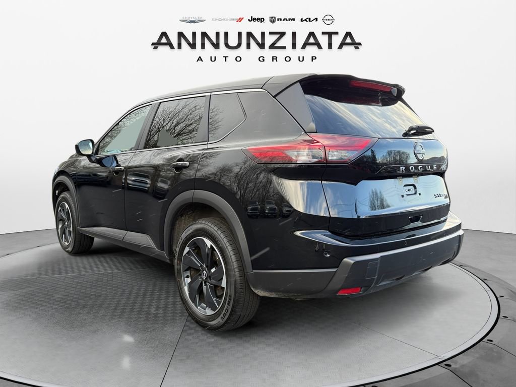 Used 2024 Nissan Rogue SV image 3