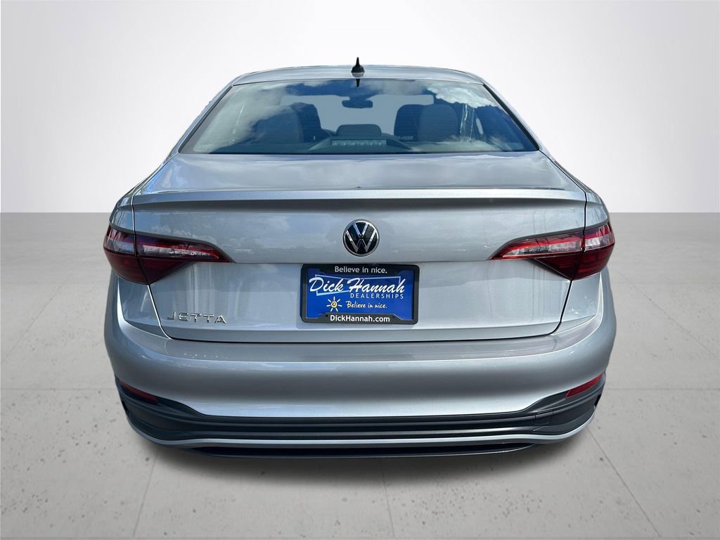 Used 2024 Volkswagen Jetta Sport image 8