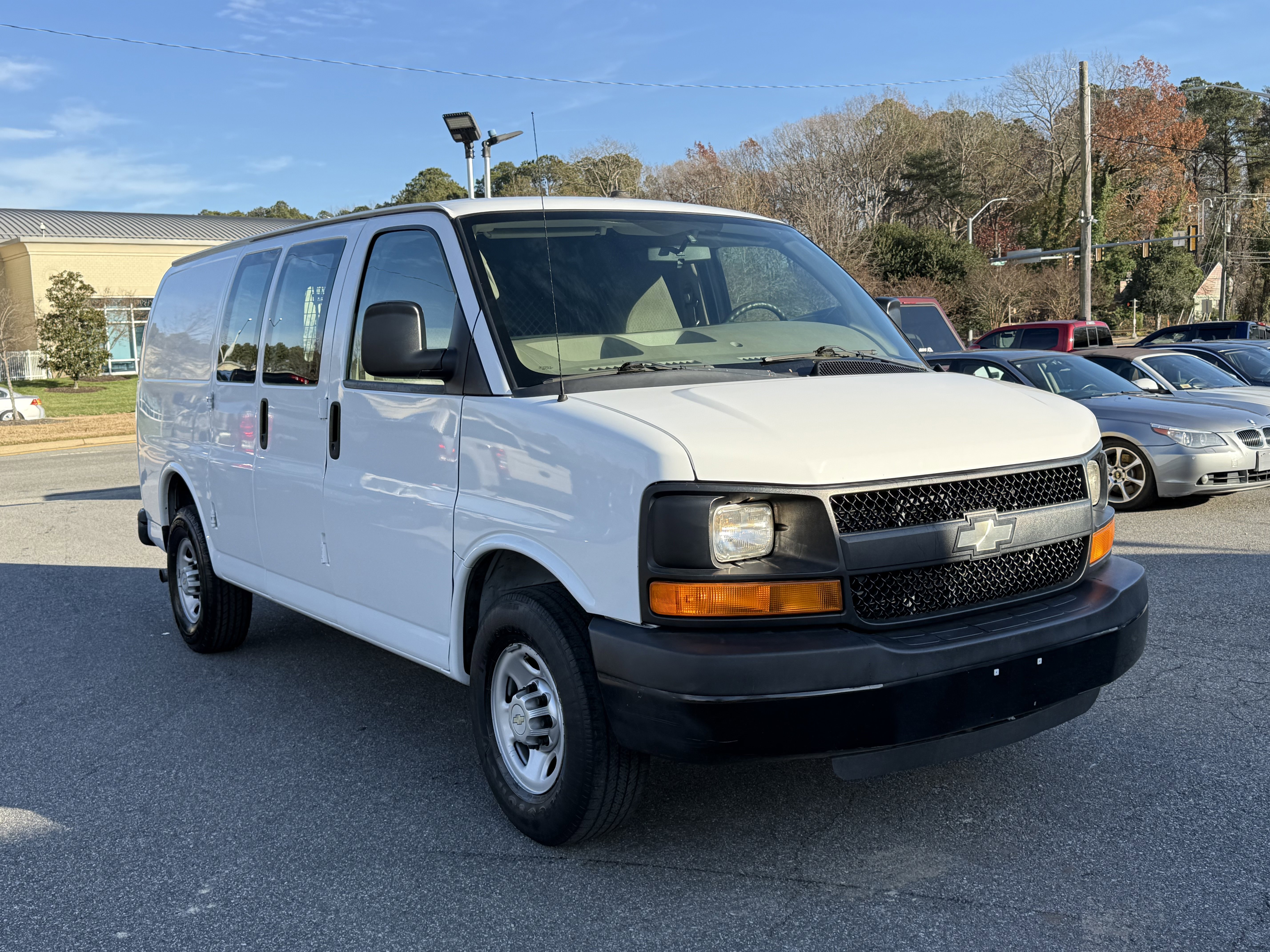 Used 2011 Chevrolet Express 2500 image 3