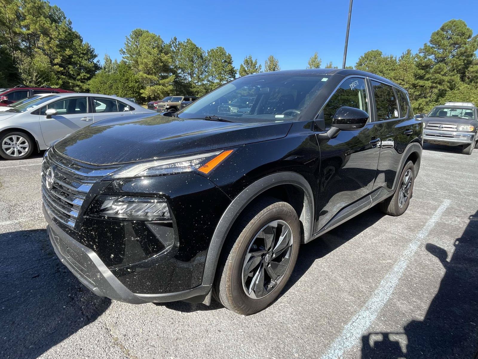Used 2025 Nissan Rogue SV AWD/4WD image 4