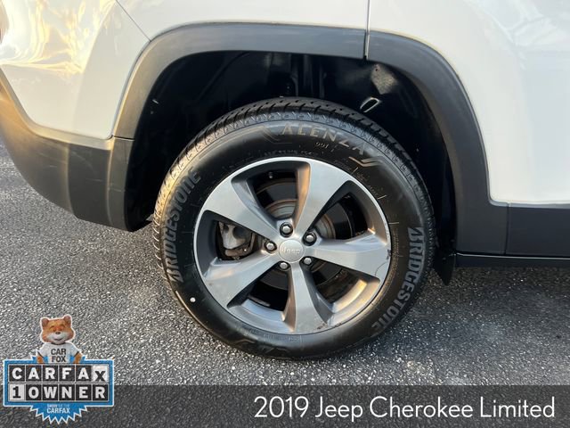 Used 2019 Jeep Cherokee Limited image 14