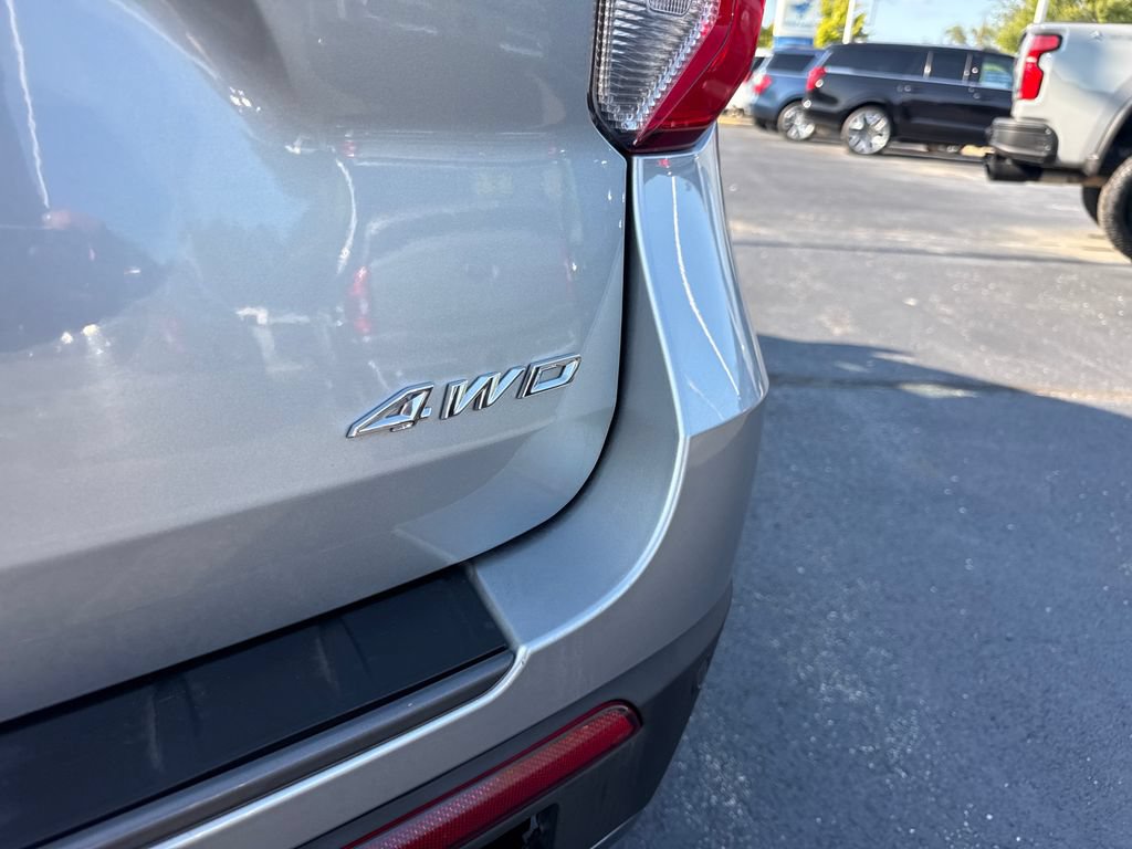 Used 2023 Ford Explorer XLT w/ Equipment Group 202A AWD/4WD image 14