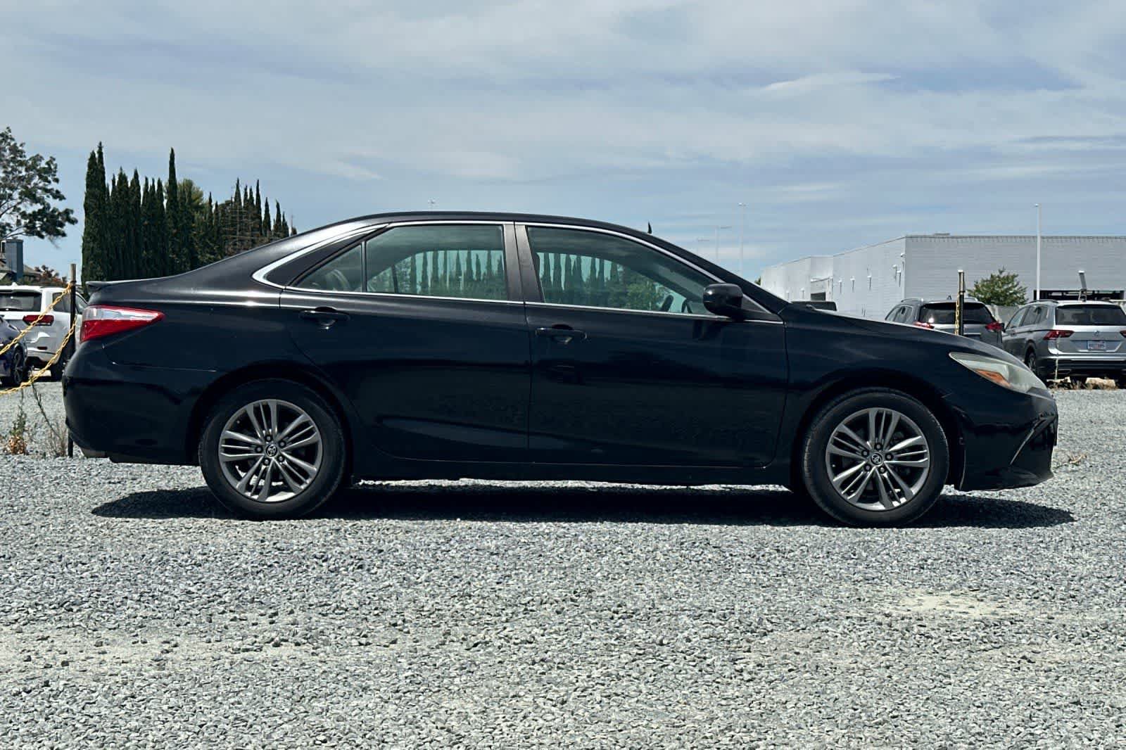 Used 2016 Toyota Camry SE FWD image 9