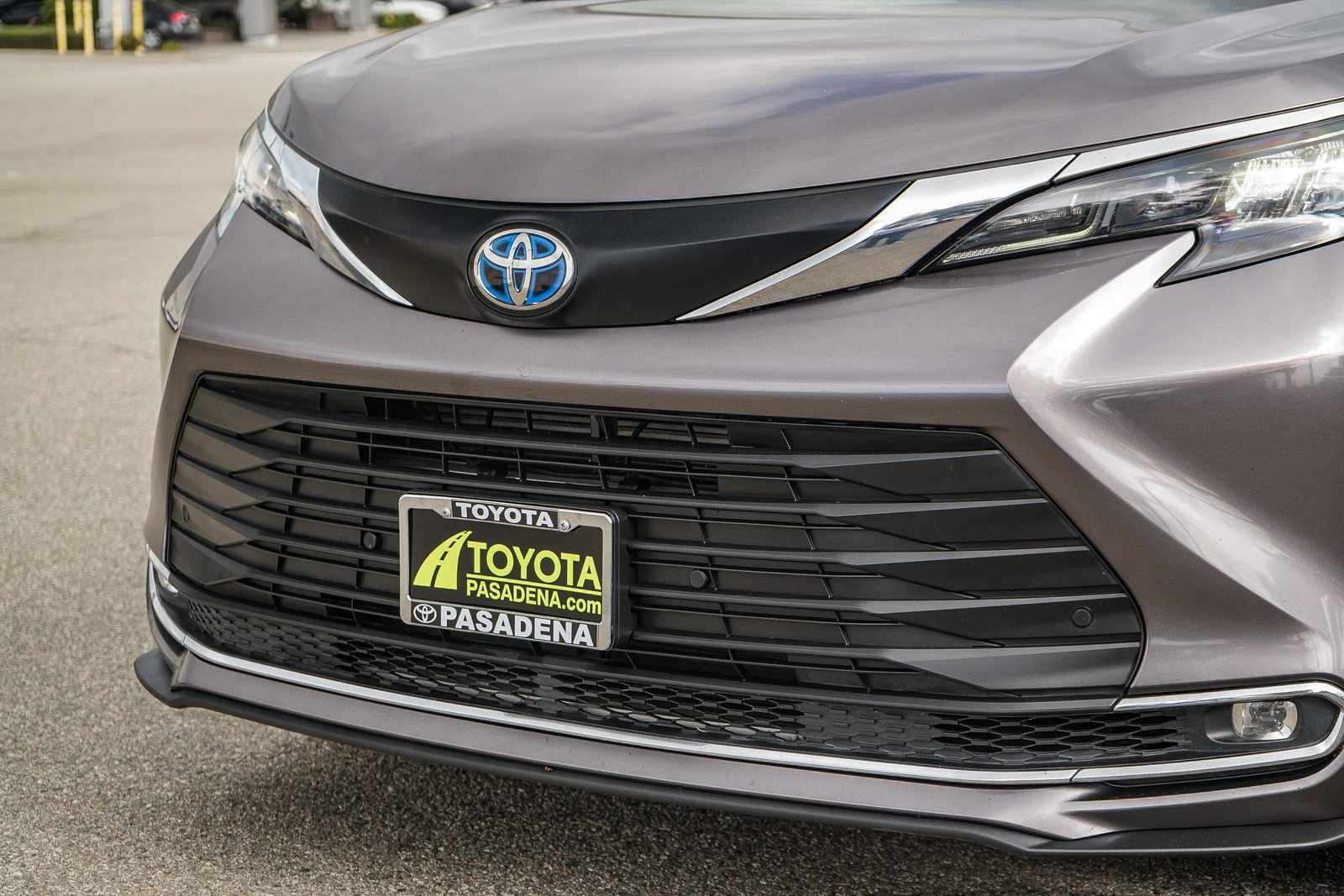Used 2024 Toyota Sienna XLE FWD image 5
