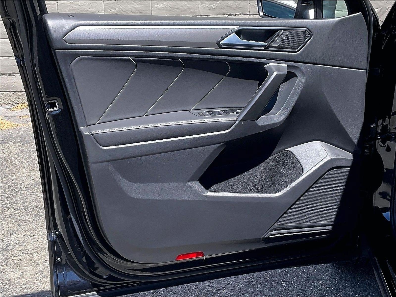 Certified 2023 Volkswagen Tiguan SE R-Line FWD image 22