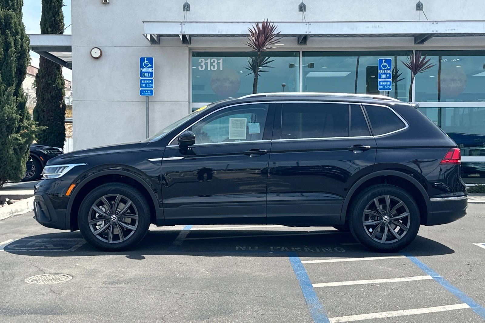 Used 2023 Volkswagen Tiguan SE FWD image 8