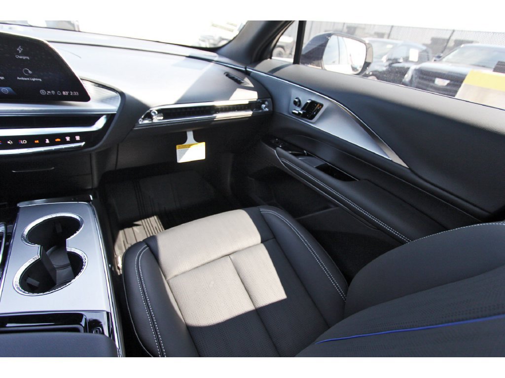 New 2027 Cadillac Vistiq Luxury AWD/4WD image 10