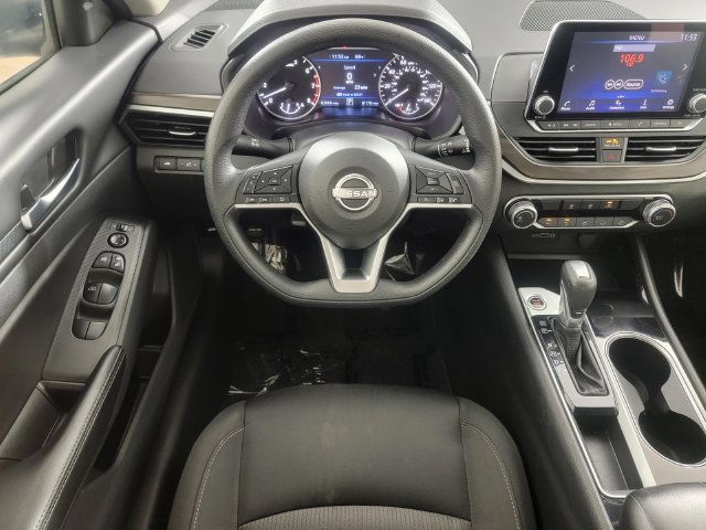 Used 2024 Nissan Altima 2.5 SV FWD image 25