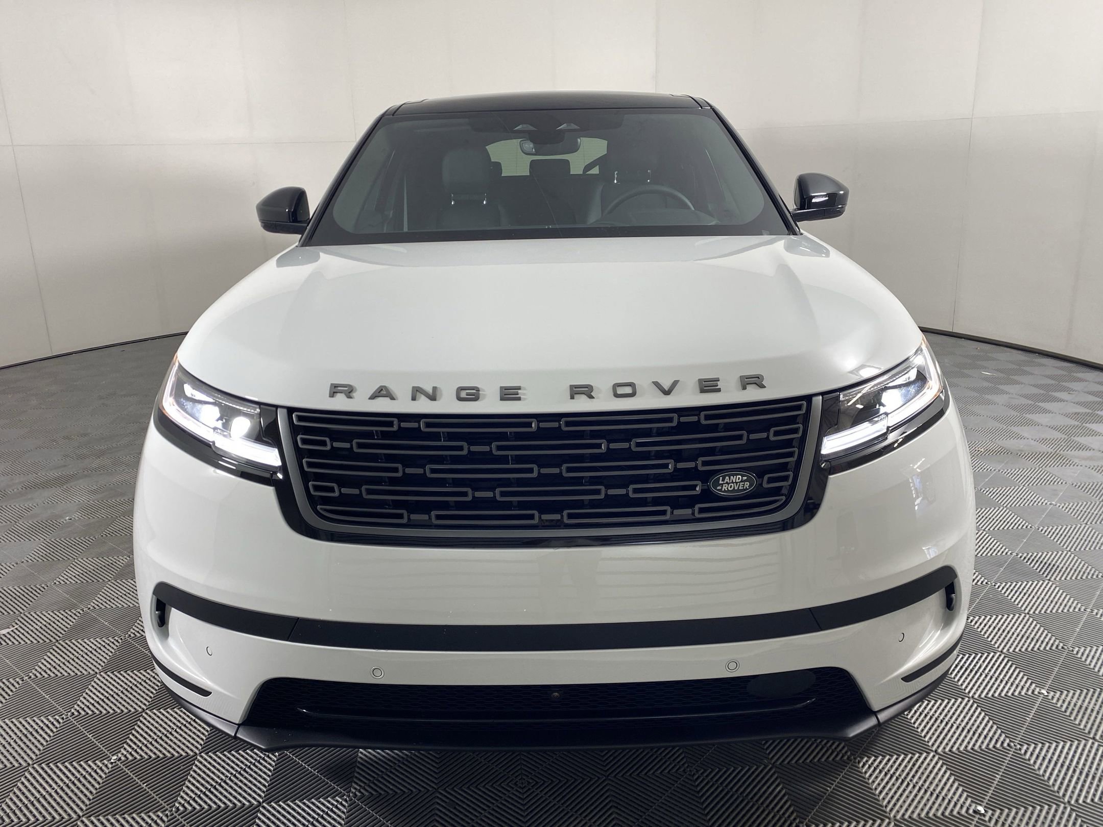 Used 2026 Land Rover Range Rover Velar S image 4