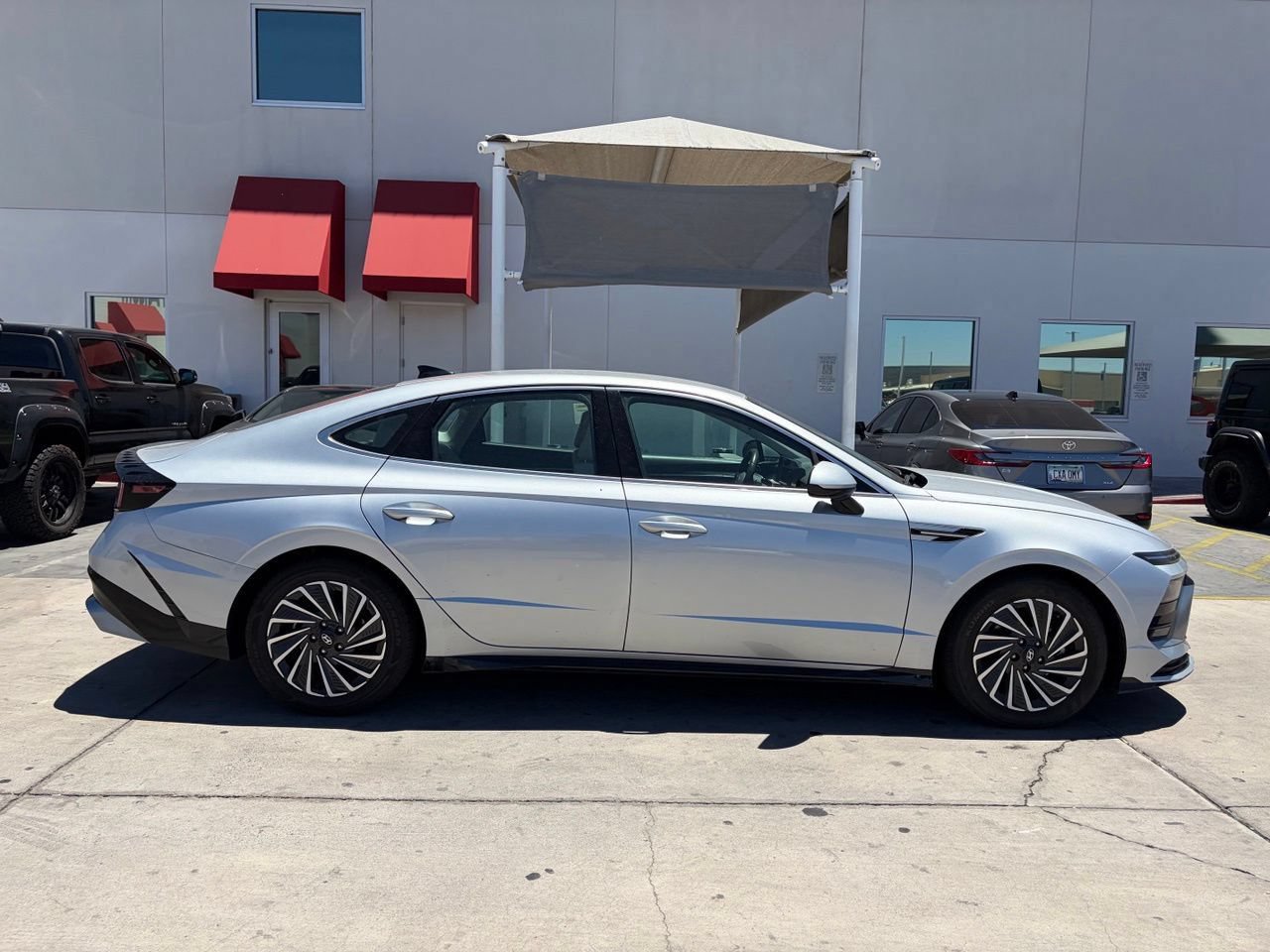 Used 2025 Hyundai Sonata SEL FWD image 3