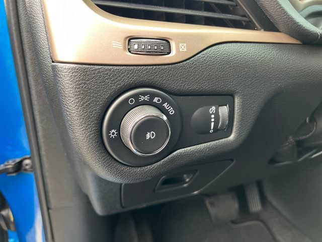 Used 2018 Jeep Cherokee Latitude w/ Altitude Package AWD/4WD image 13