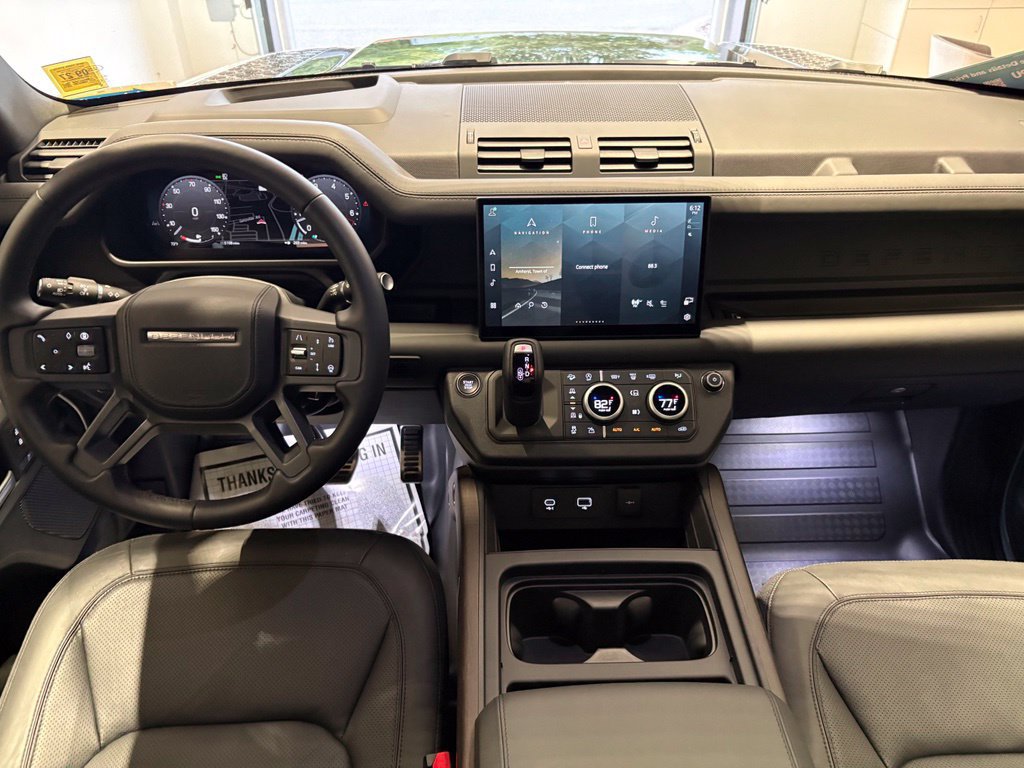 Used 2024 Land Rover Defender 110 X AWD/4WD image 32