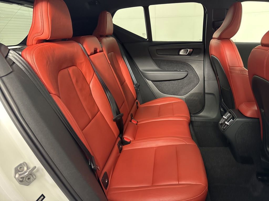Used 2019 Volvo XC40 T5 Momentum image 16