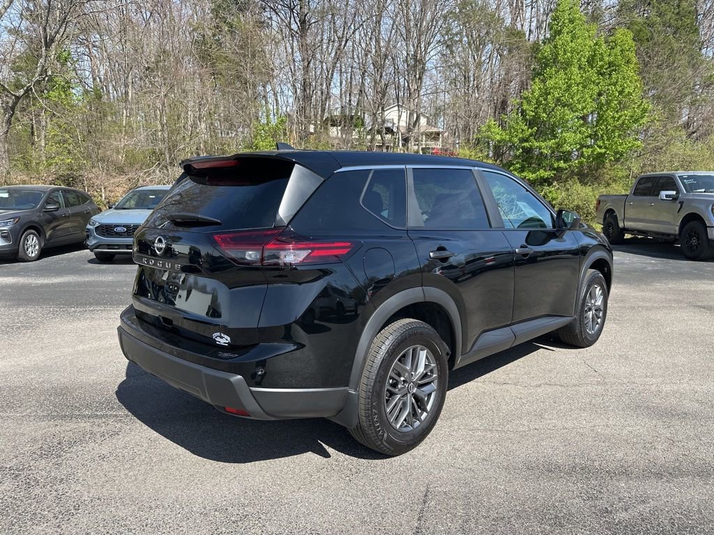 Used 2025 Nissan Rogue S image 3