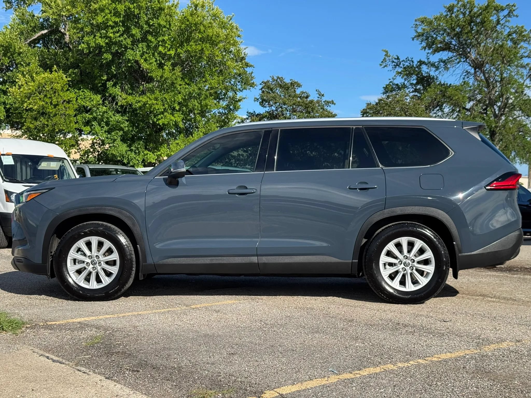 Used 2024 Toyota Grand Highlander FWD image 3