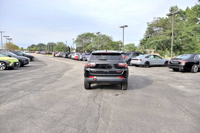 Used 2022 Jeep Compass Trailhawk AWD/4WD image 6