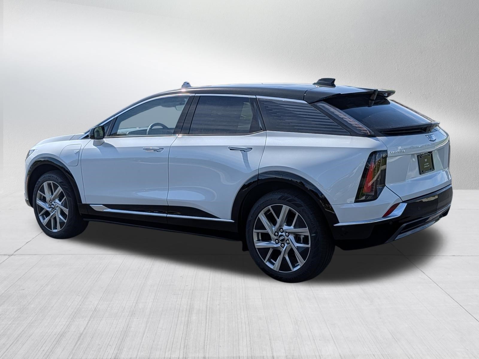 New 2027 Cadillac Optiq Luxury w/ LPO, Floor Liner Package AWD/4WD image 4