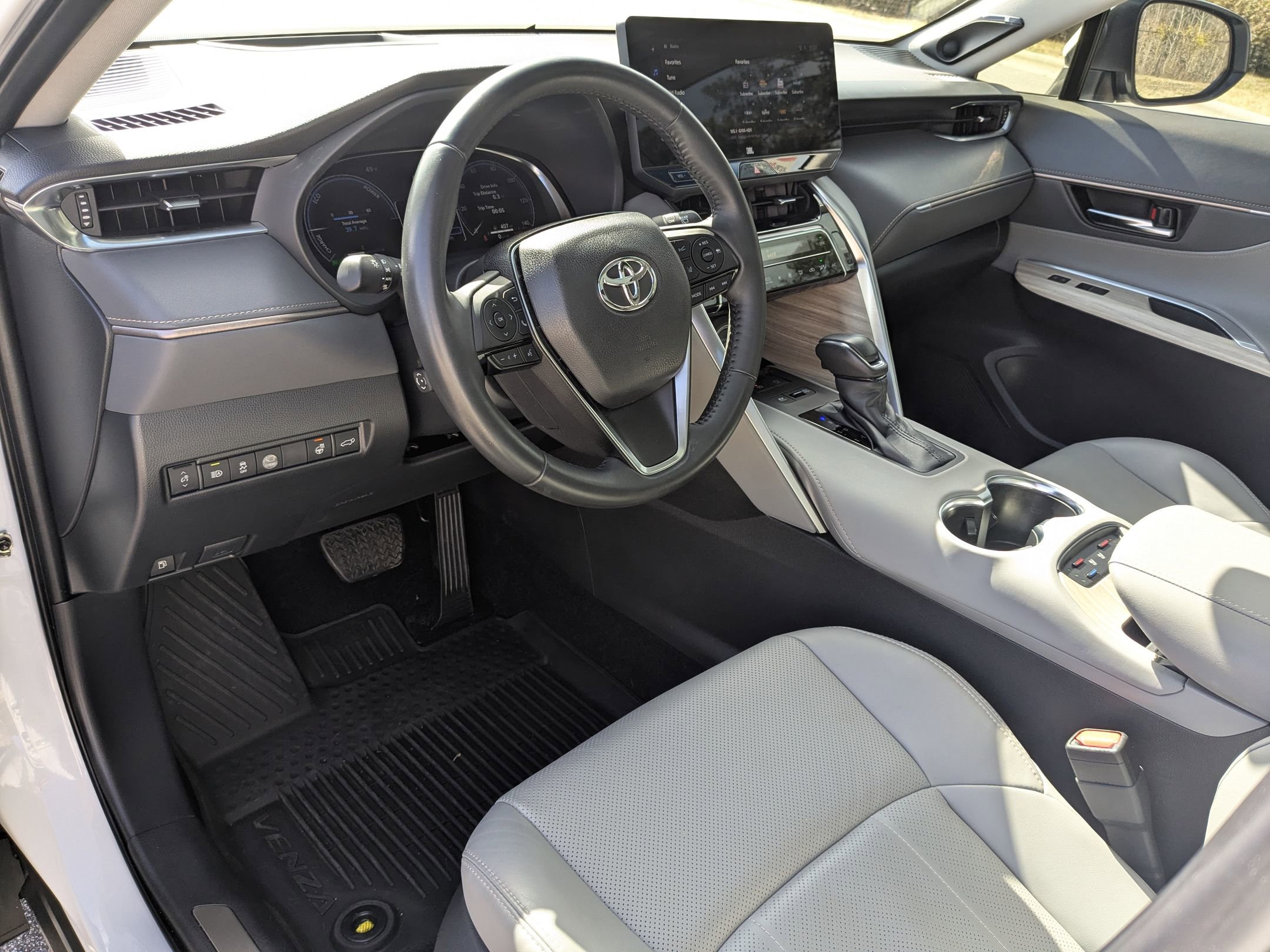 Used 2024 Toyota Venza Limited image 10