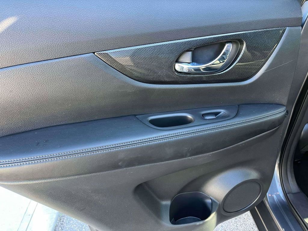 Used 2016 Nissan Rogue SL w/ SL Premium Package image 5