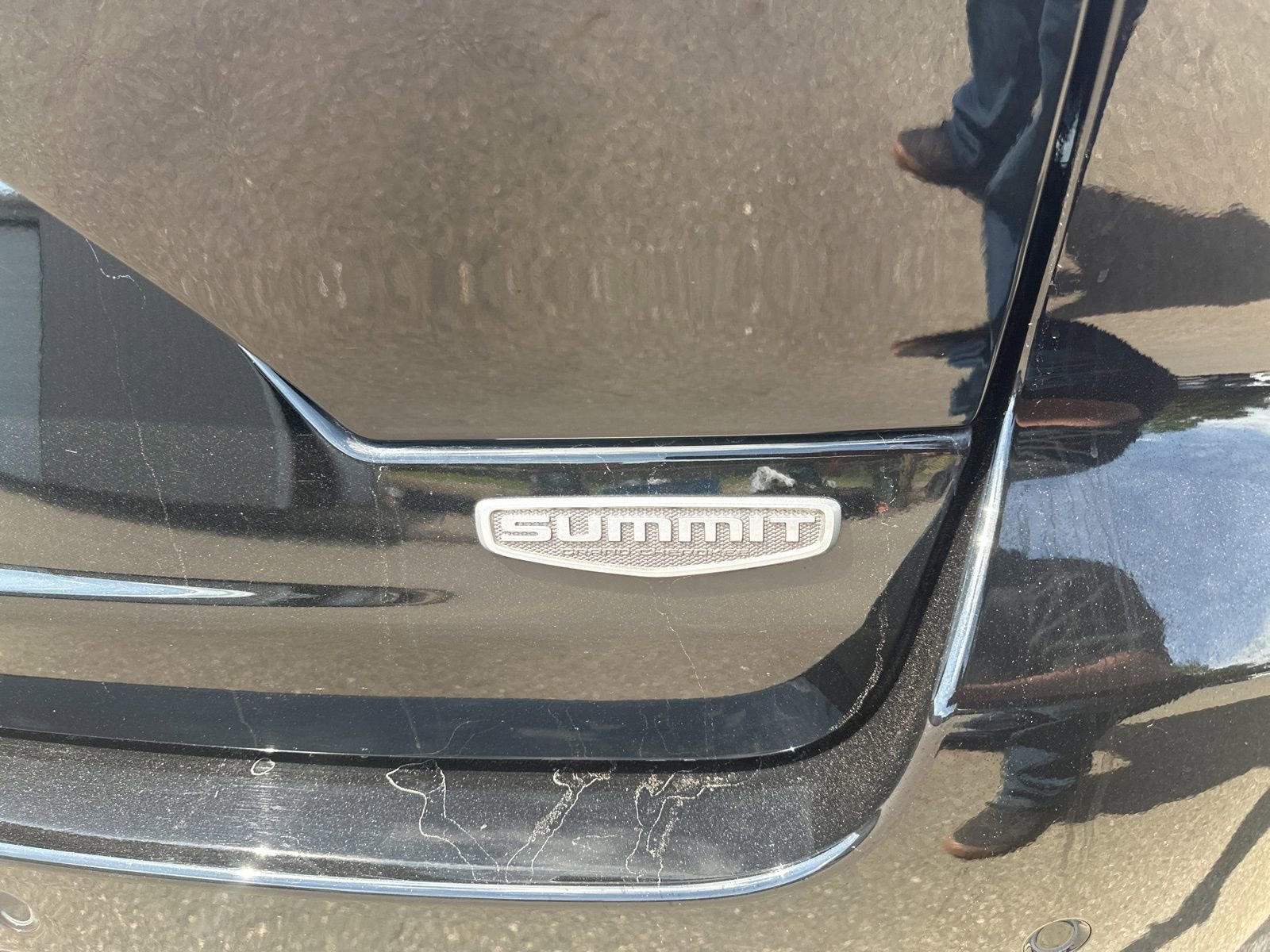 Used 2024 Jeep Grand Cherokee Summit w/ Luxury Tech Group V image 9