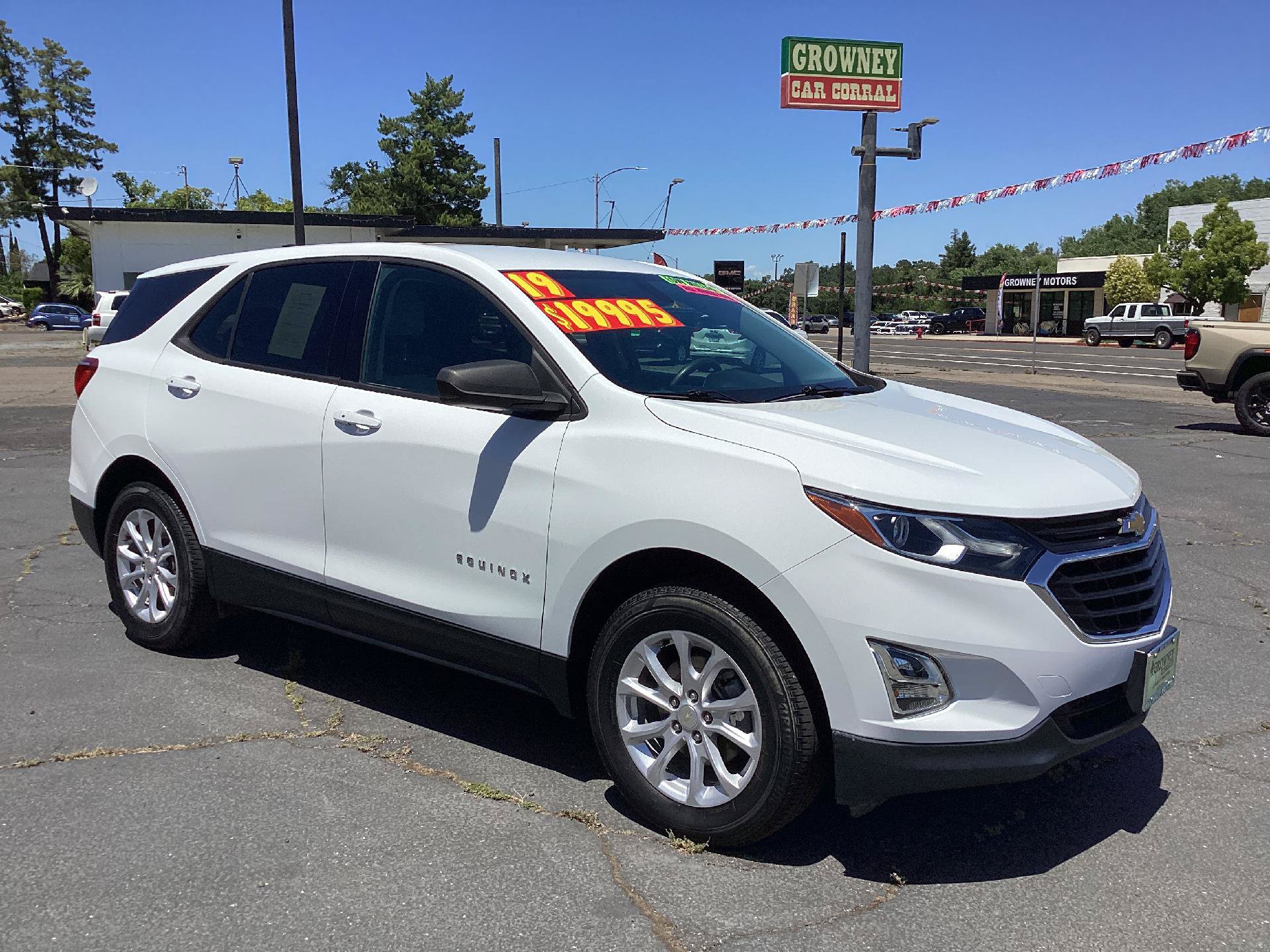 Used 2019 Chevrolet Equinox LS w/ LS Convenience Package AWD/4WD image 1