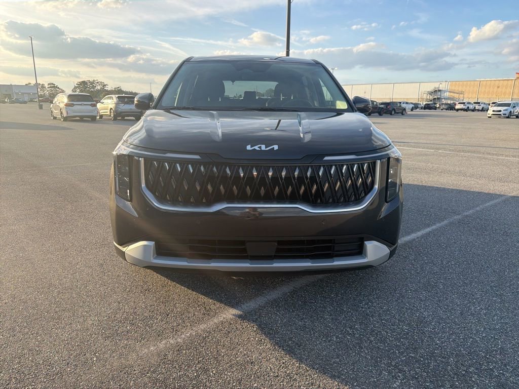 Used 2025 Kia Carnival image 2