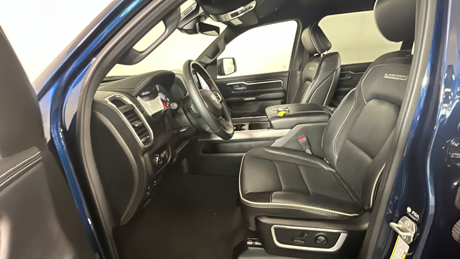 Used 2024 RAM 1500 Laramie AWD/4WD image 14