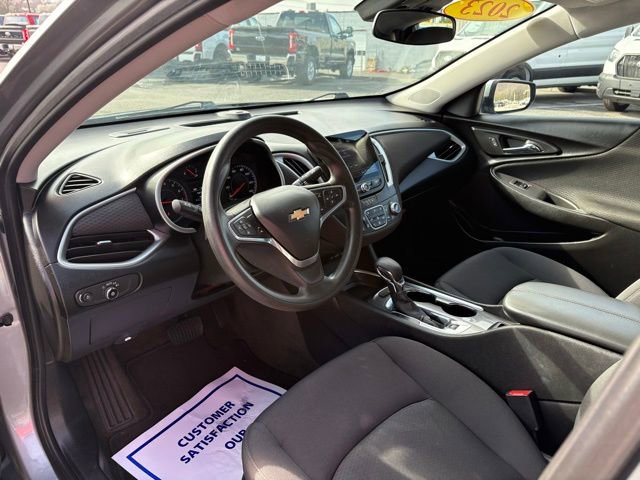 Used 2023 Chevrolet Malibu LT image 3