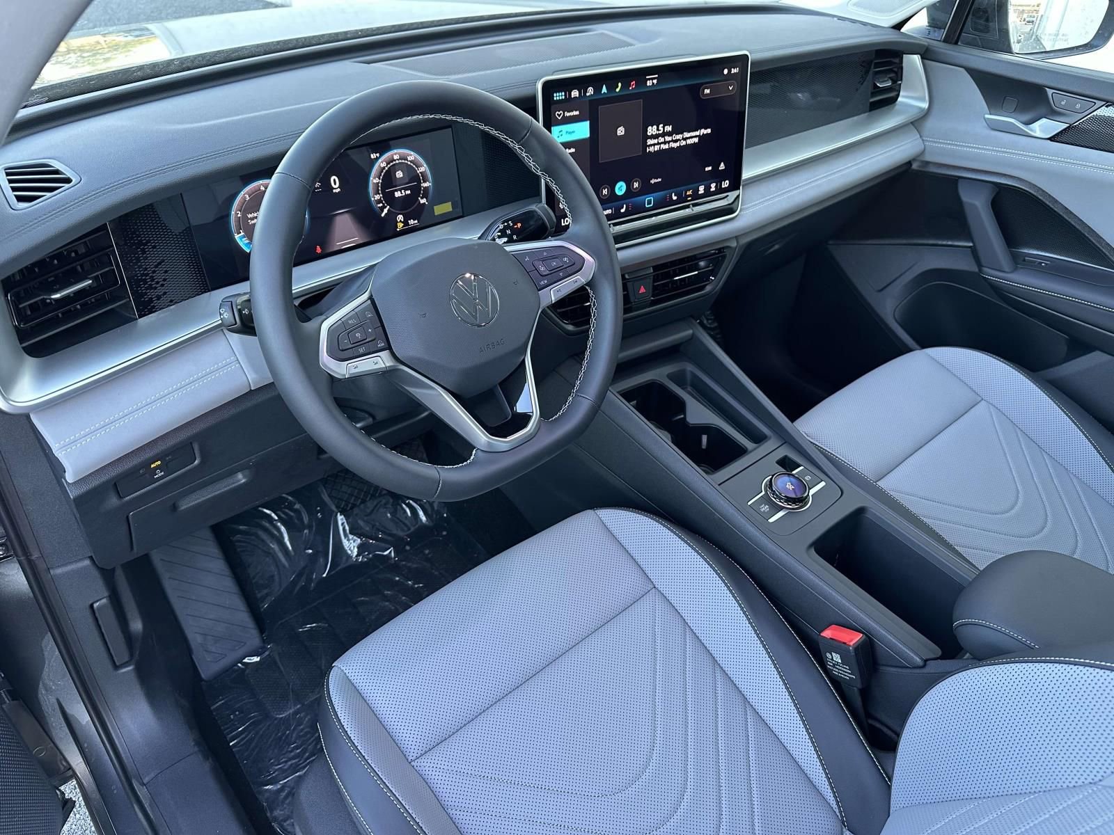 New 2025 Volkswagen Tiguan SE image 10