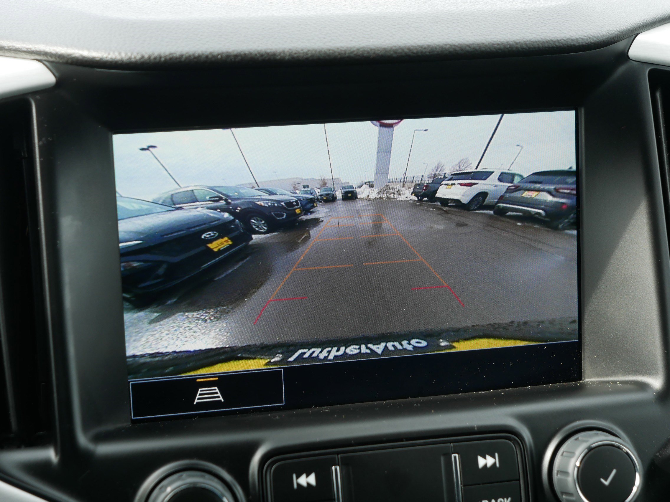 Used 2024 GMC Terrain SLT image 27