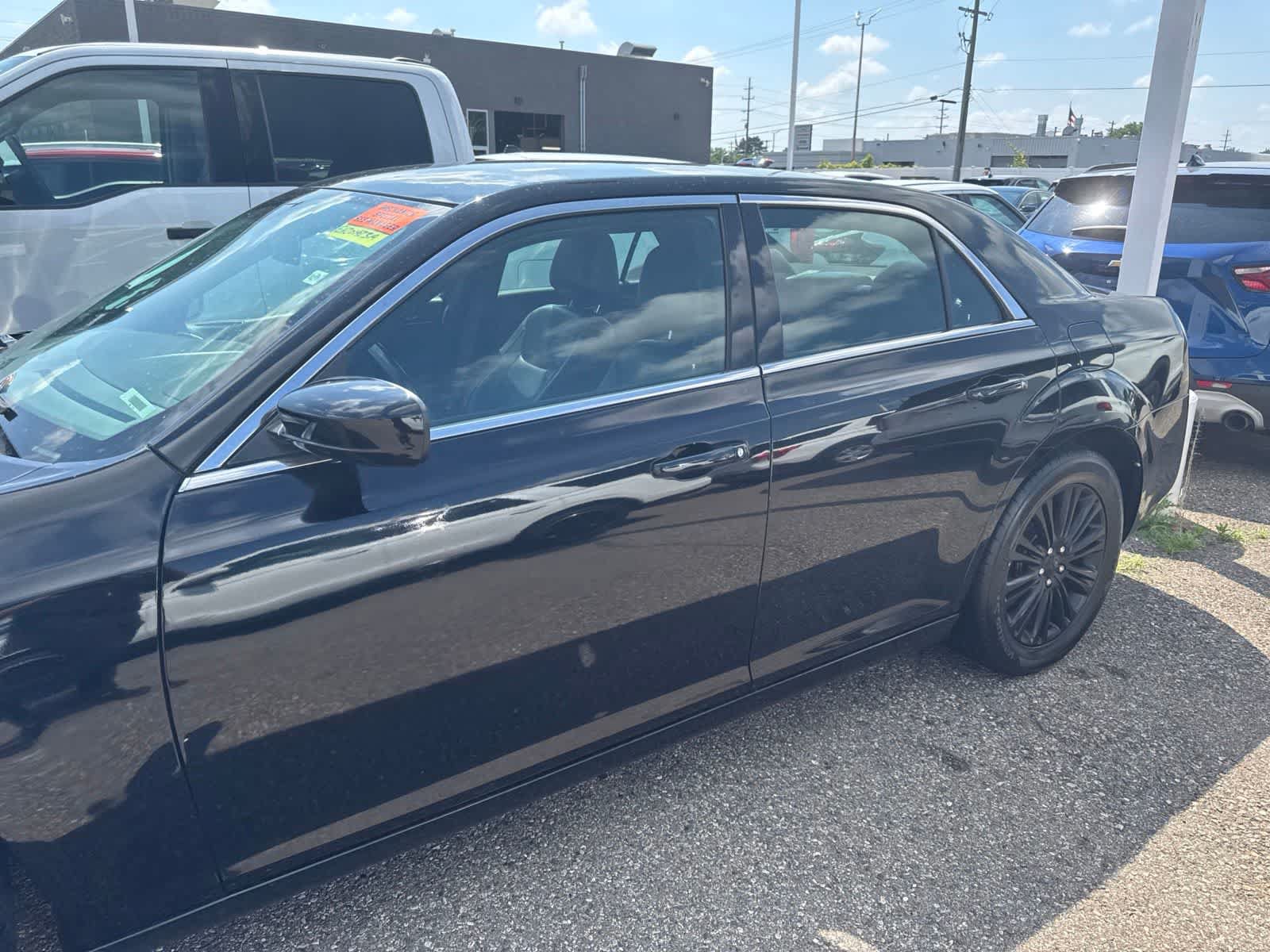 Used 2014 Chrysler 300 AWD w/ Driver Convenience Group image 20