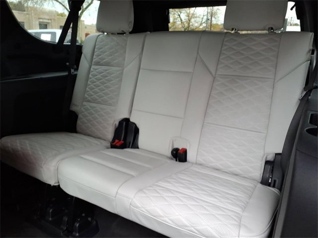 Used 2025 Cadillac Escalade ESV Sport Platinum image 17