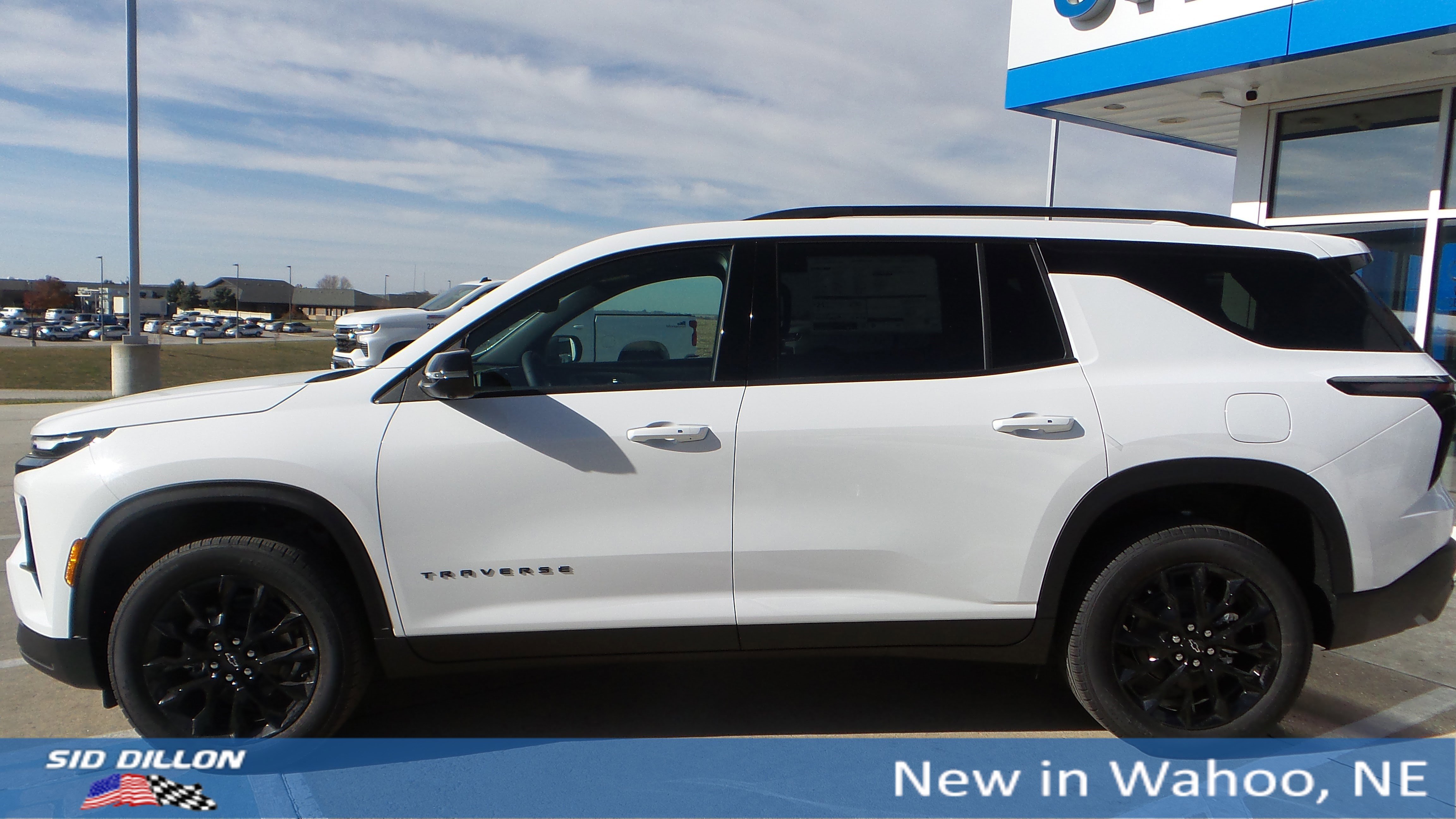 New 2026 Chevrolet Traverse LT w/ Midnight/Sport Edition image 2