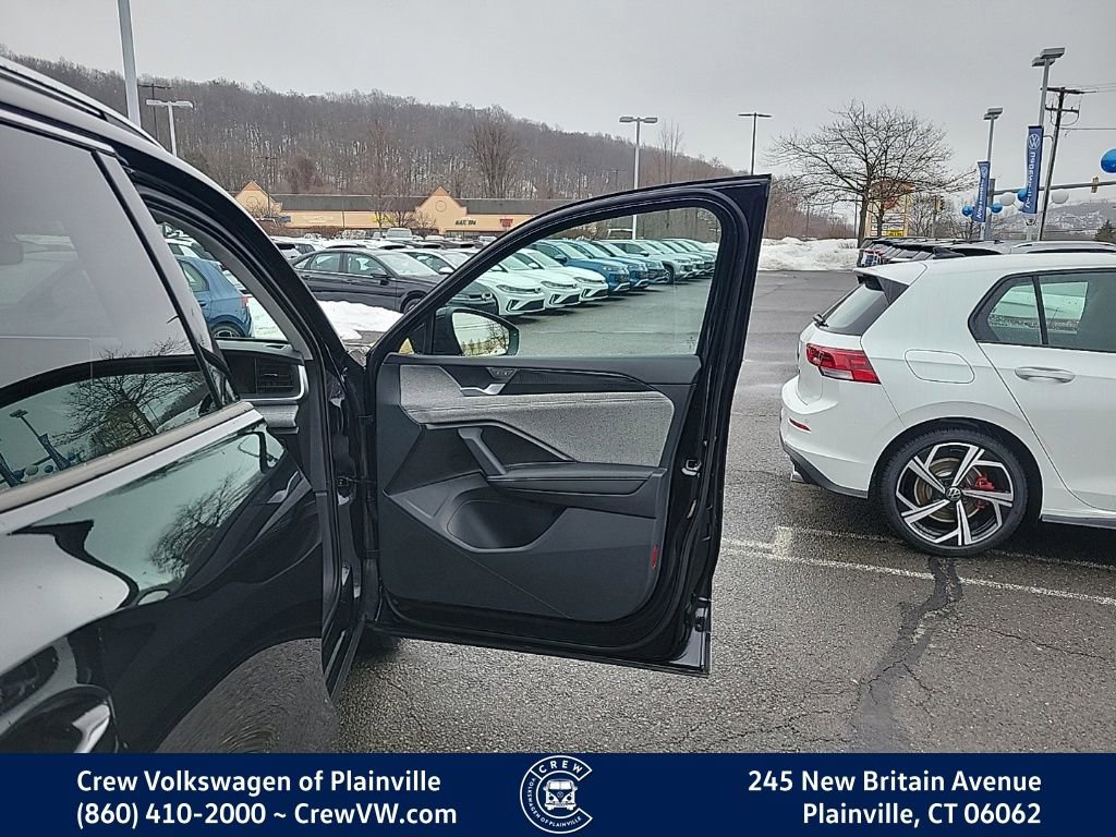 Certified 2025 Volkswagen Tiguan S image 40