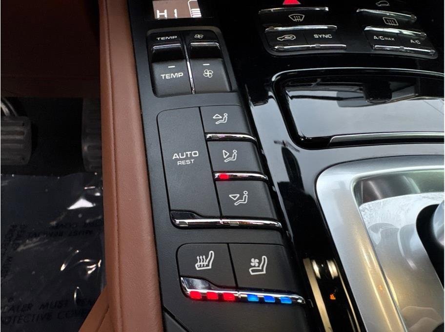 Used 2017 Porsche Cayenne Platinum Edition image 20