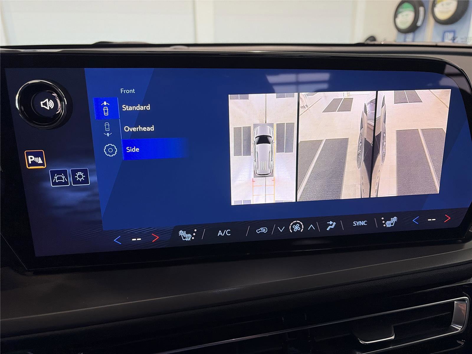 New 2026 Chevrolet Traverse LT w/ Midnight/Sport Edition FWD image 23