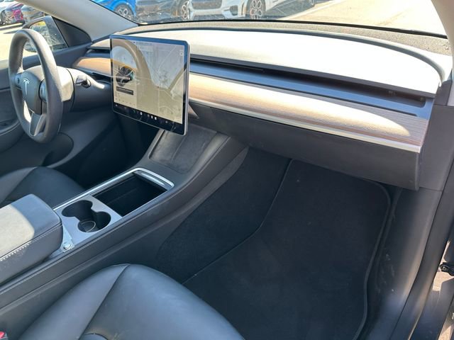 Used 2022 Tesla Model Y Long Range image 9