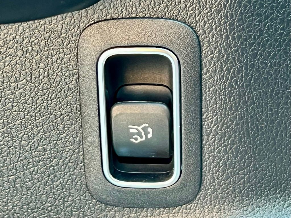 Certified 2022 Mercedes-Benz GLA 250 4MATIC image 33