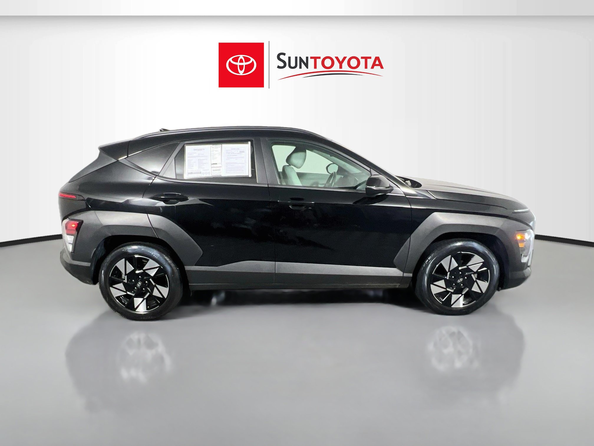 Used 2025 Hyundai Kona SEL FWD image 2