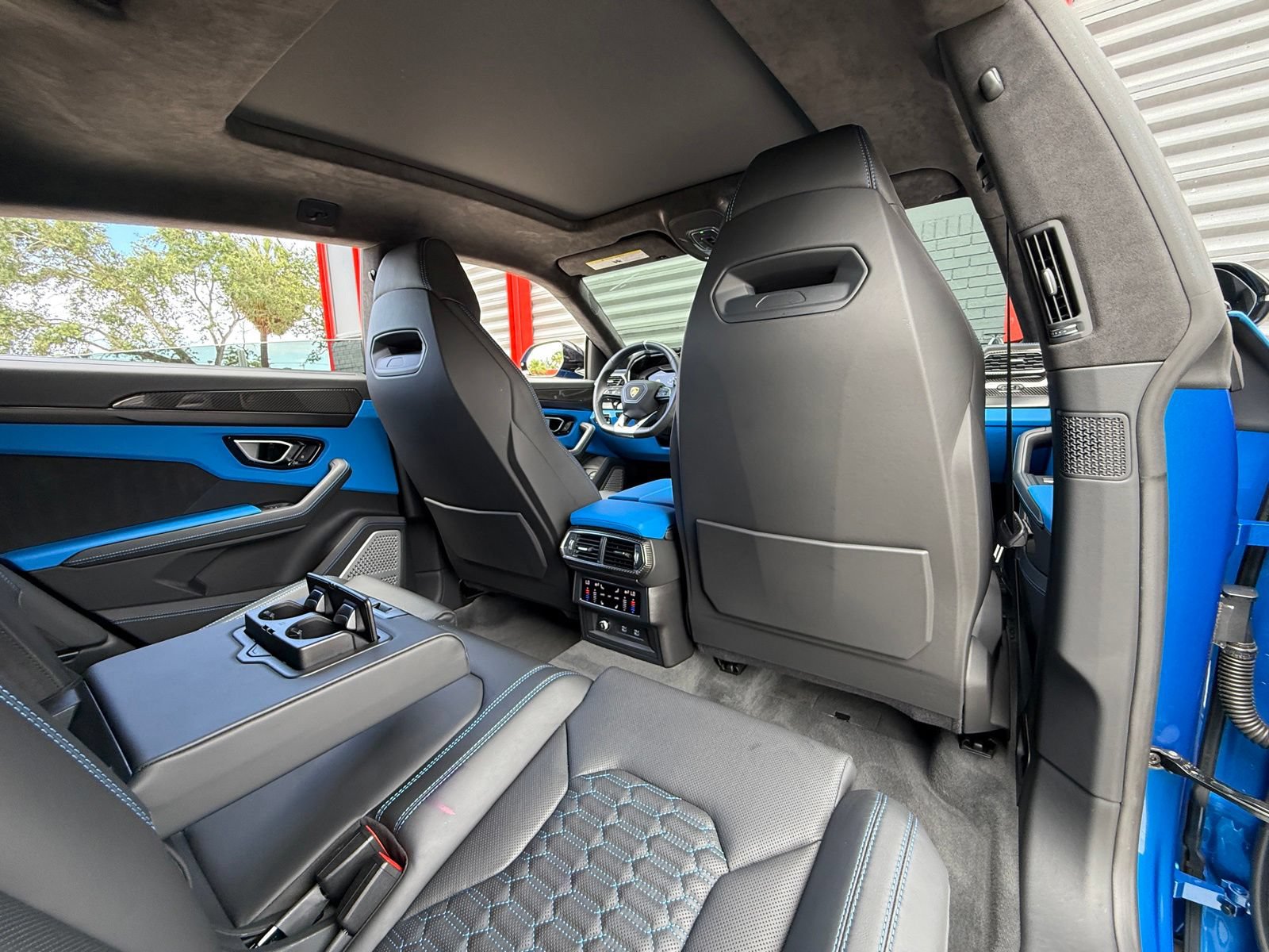 Used 2022 Lamborghini Urus AWD/4WD image 47