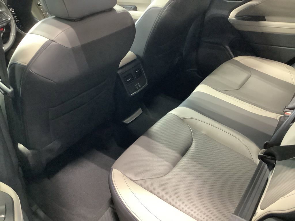 Certified 2025 Subaru Forester Limited image 21