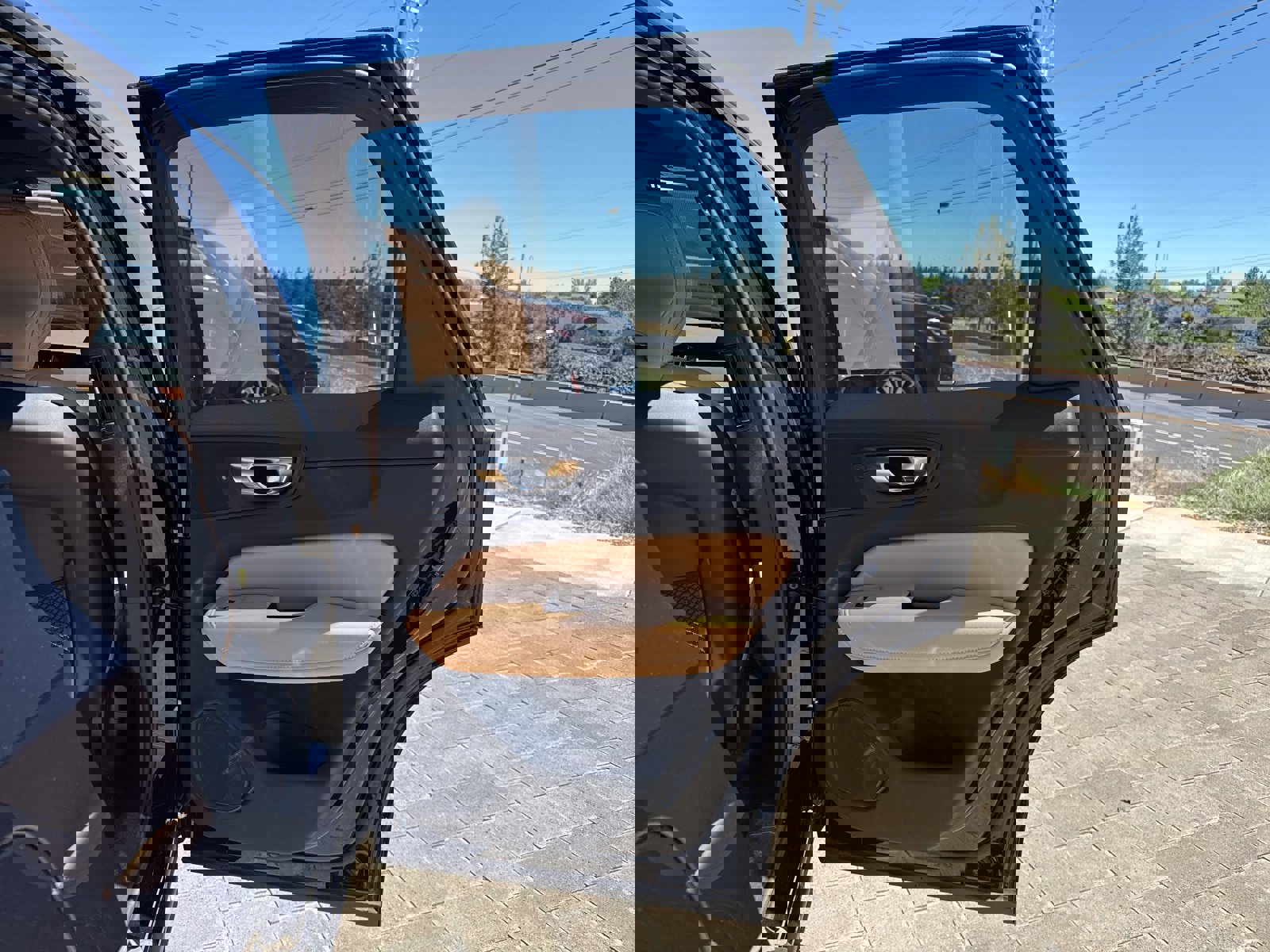 Certified 2025 Volvo XC60 B5 Ultra w/ Protection Package Premier image 13