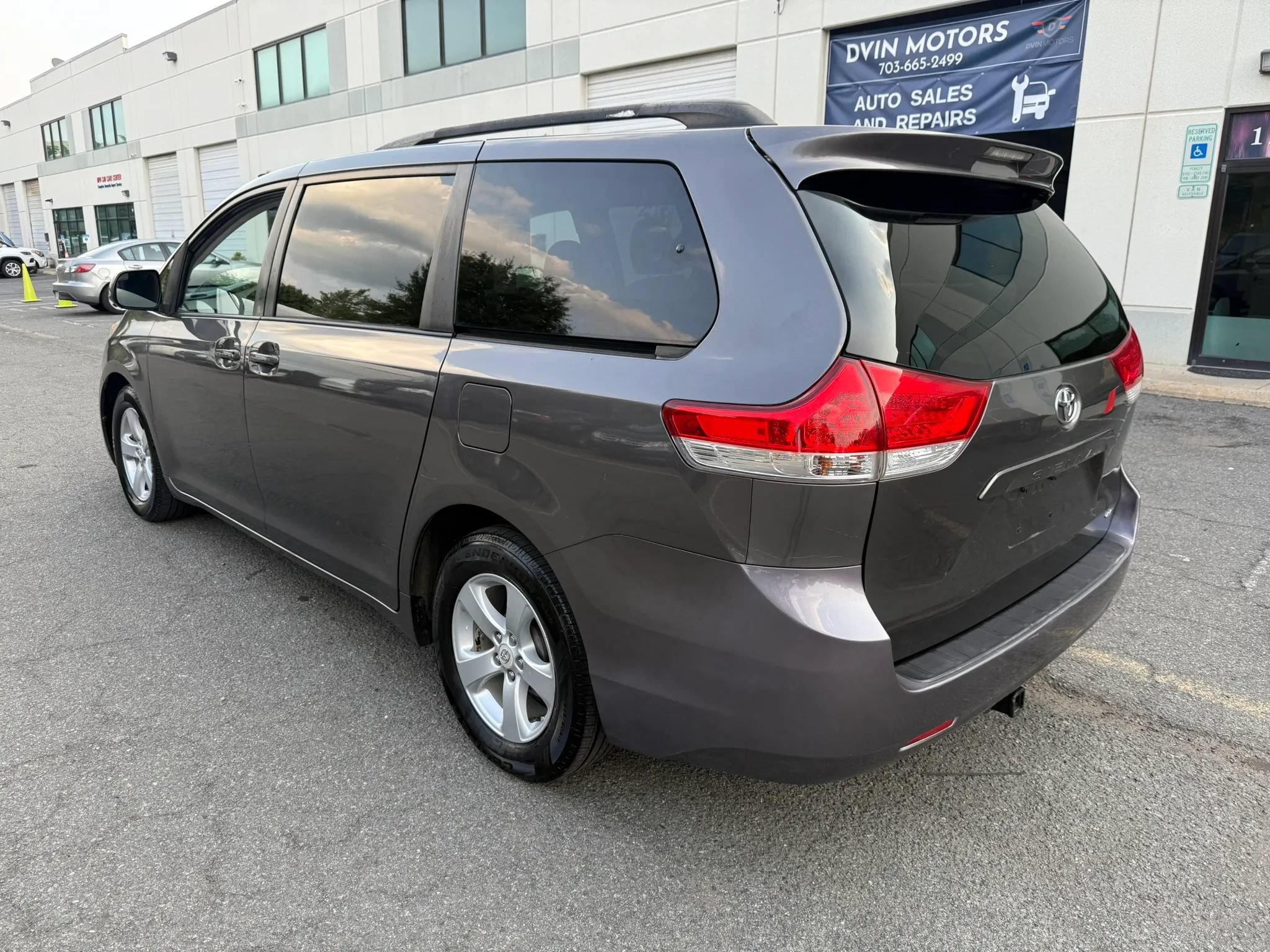 Used 2012 Toyota Sienna LE FWD image 9