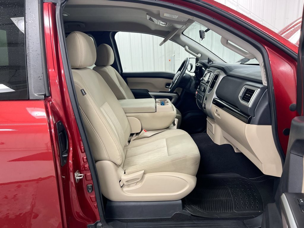 Used 2017 Nissan Titan SV RWD image 19