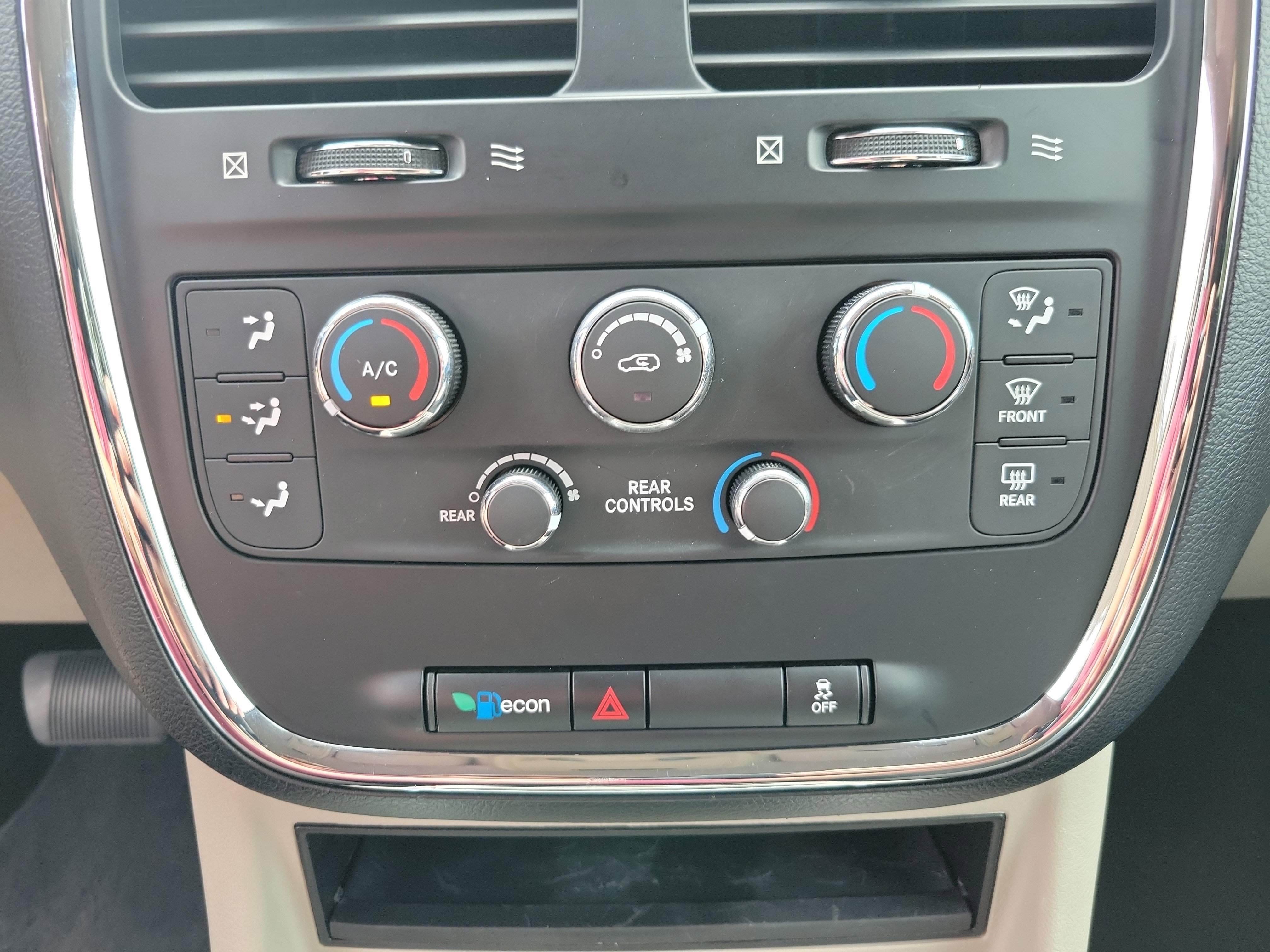 Used 2012 Dodge Grand Caravan SXT image 13