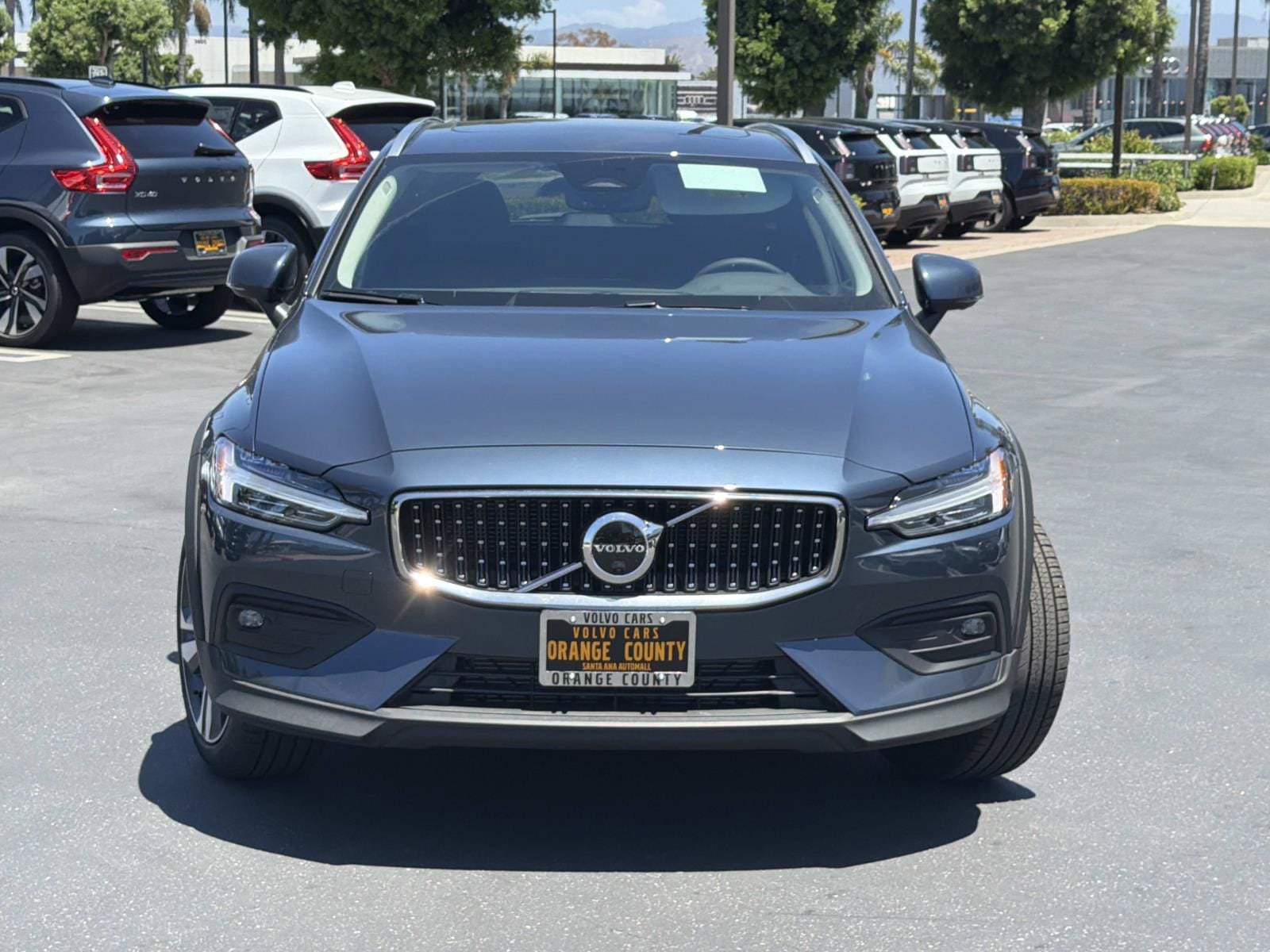 New 2026 Volvo V60 B5 Cross Country Plus w/ Climate Package AWD/4WD image 2