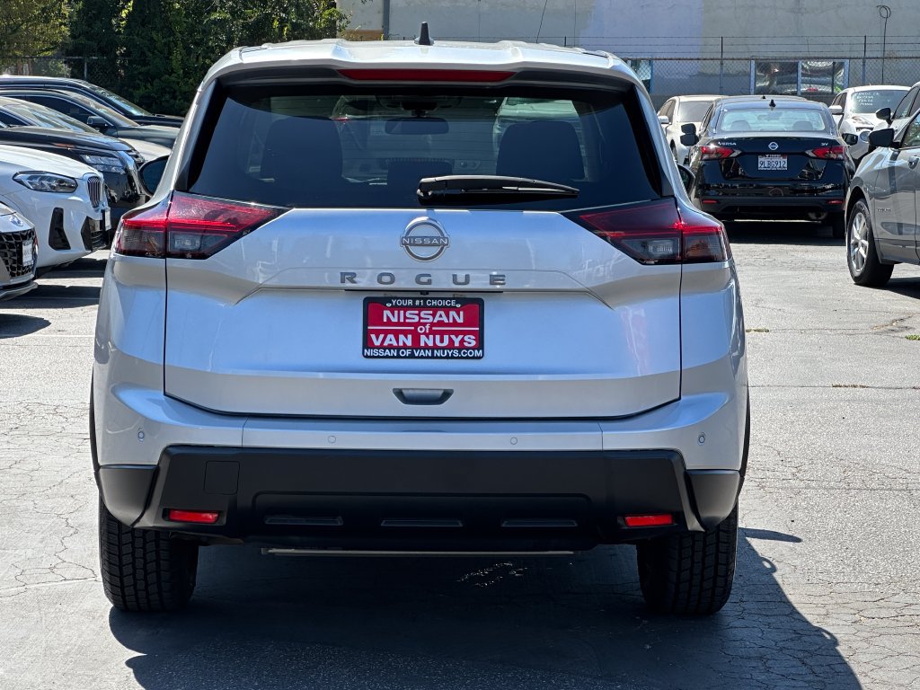 Used 2024 Nissan Rogue S FWD image 6