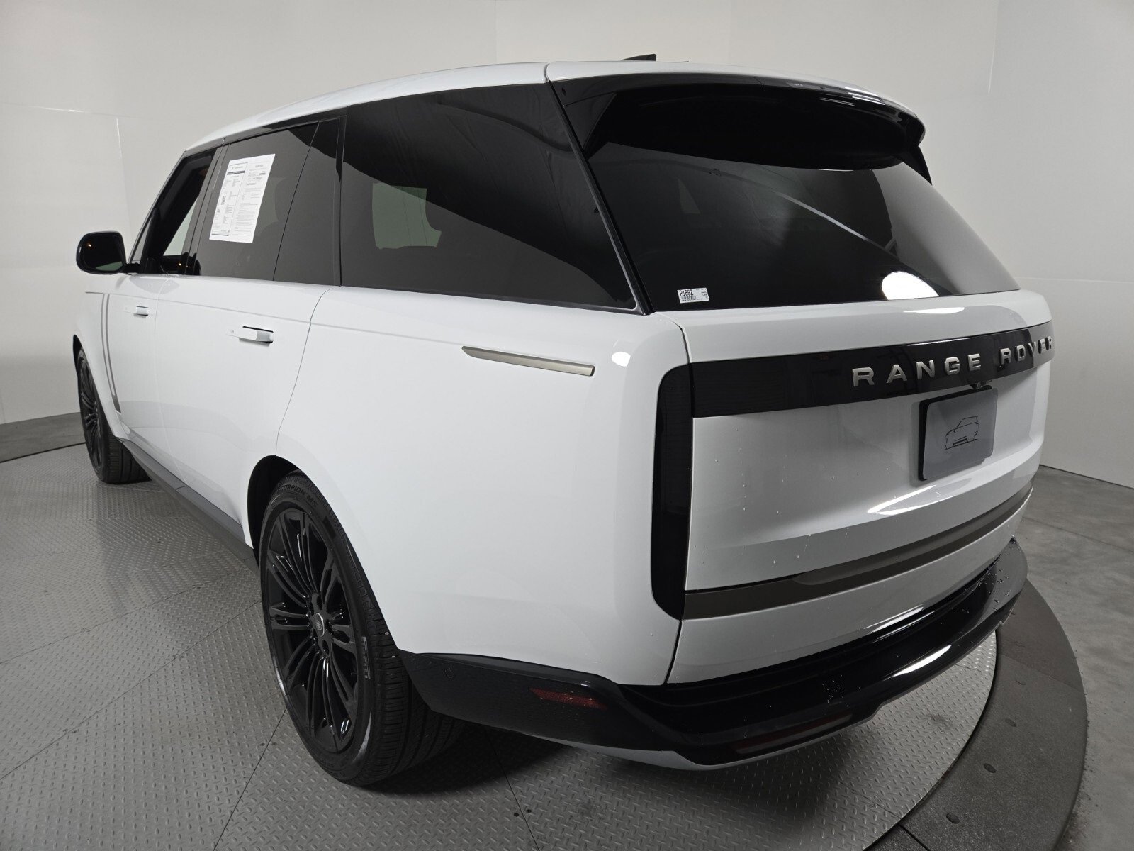 Used 2025 Land Rover Range Rover Long Wheelbase SE image 7