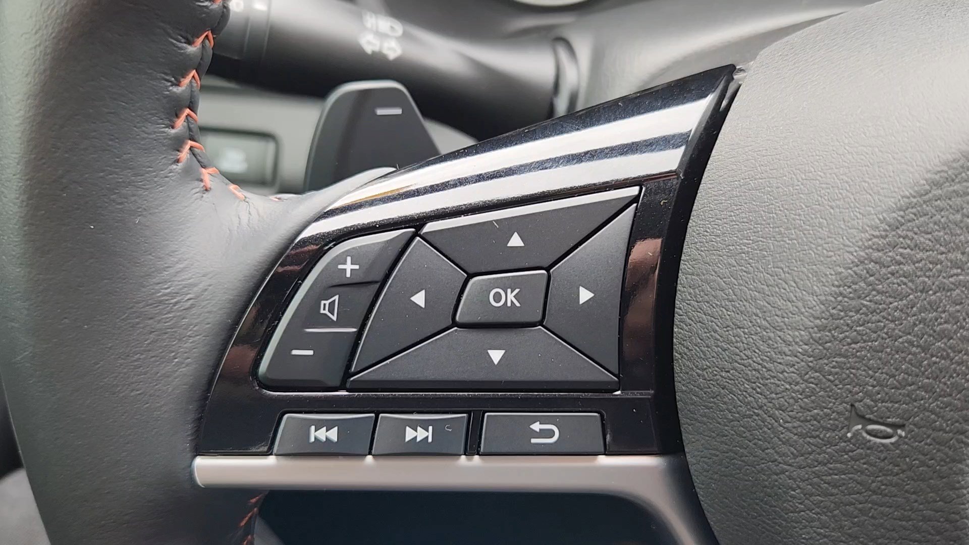 Used 2023 Nissan Altima 2.5 SR w/ SR Premium Package image 13