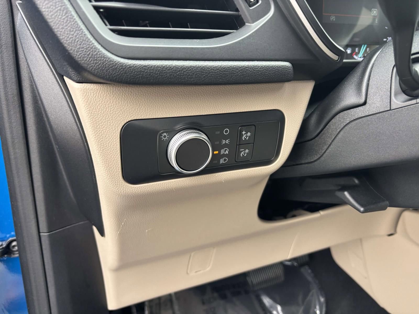 Used 2020 Ford Escape SE image 16